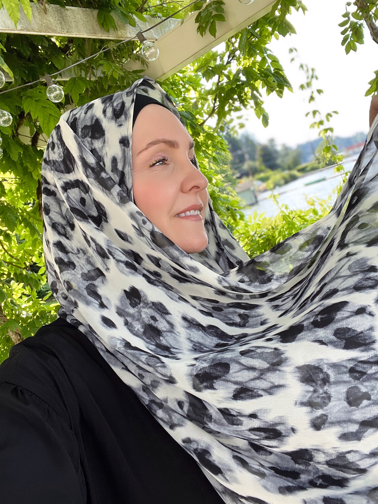 Chiffon Hijab: Snow Leopard