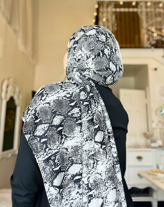 Printed Jersey Hijab: Poison Viper