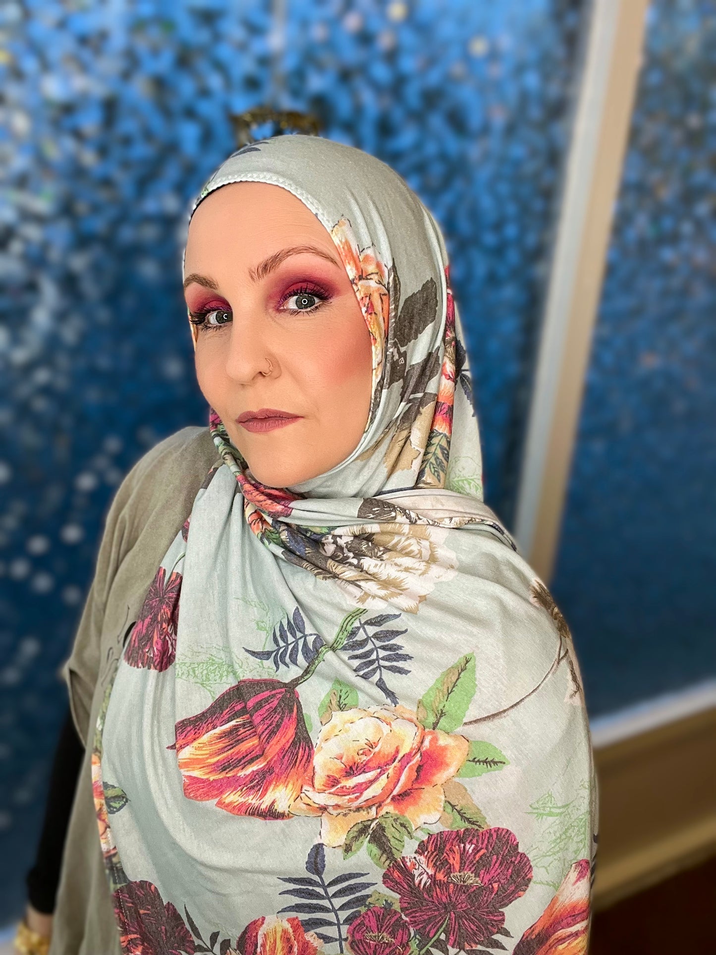 Printed Jersey Hijab: Rosas Antiguas