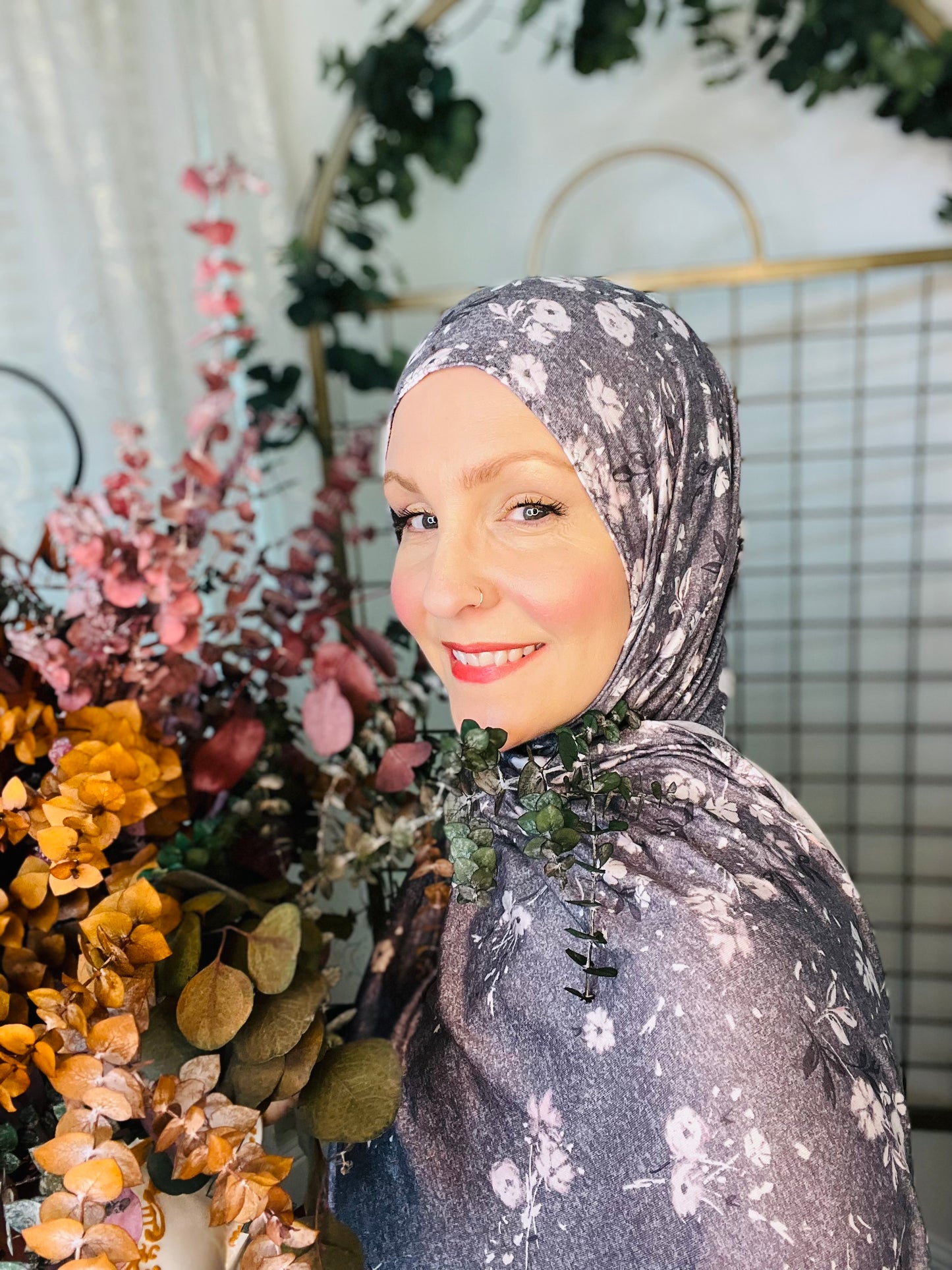 Printed Jersey Hijab: Falling Heather Grey Floral